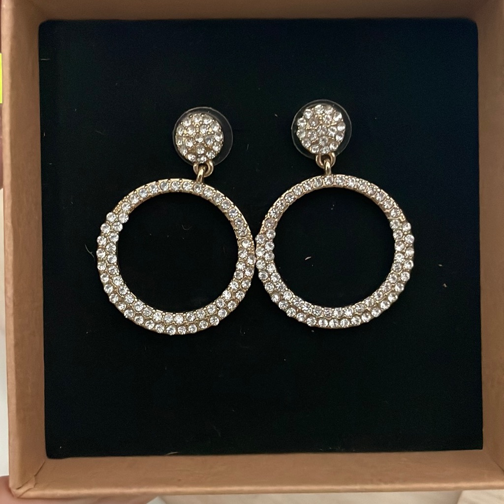 Sugar Fix Rhinestone Earrings 26$